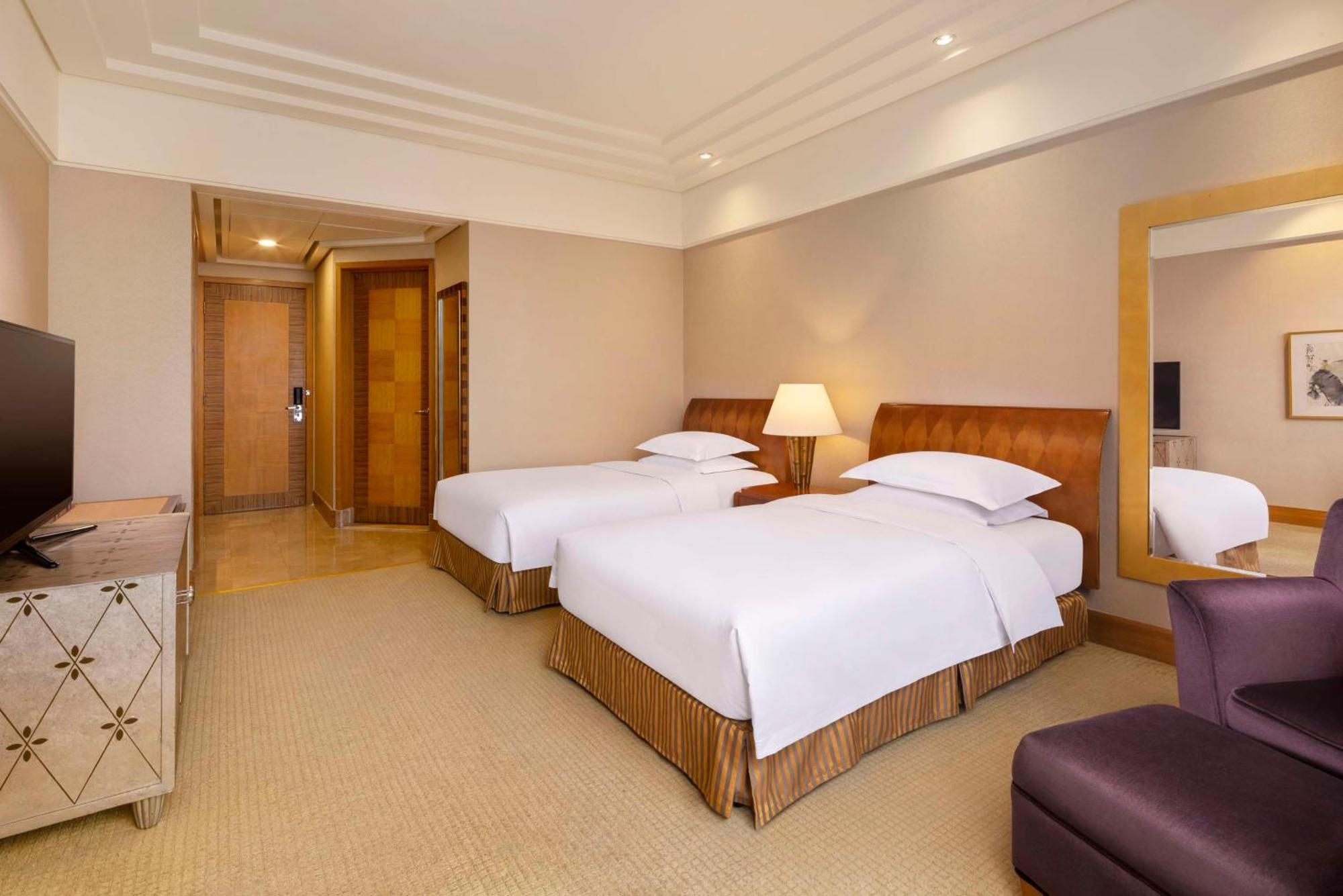 Hilton Chongqing Hotel Exterior photo